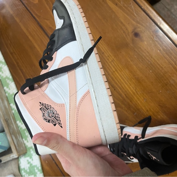 Air Jordan 1s Women's High-Top OG SE Sneakers - Bubble Gum - Picture 6 of 8